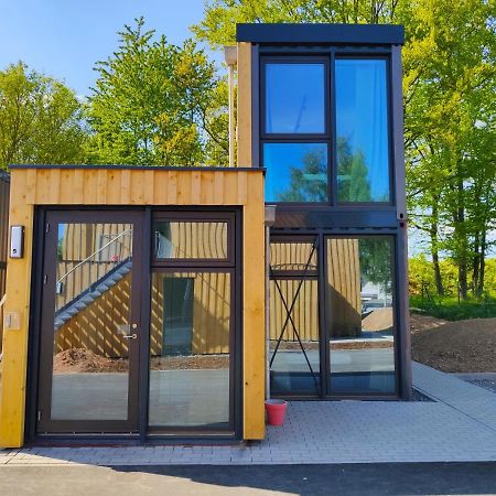 Modern Ausgebauter Ueberseecontainer Als Tiny House ヴェルトハイム エクステリア 写真