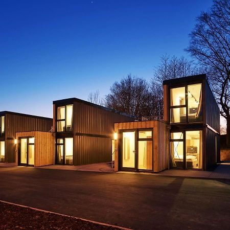 Modern Ausgebauter Ueberseecontainer Als Tiny House ヴェルトハイム エクステリア 写真