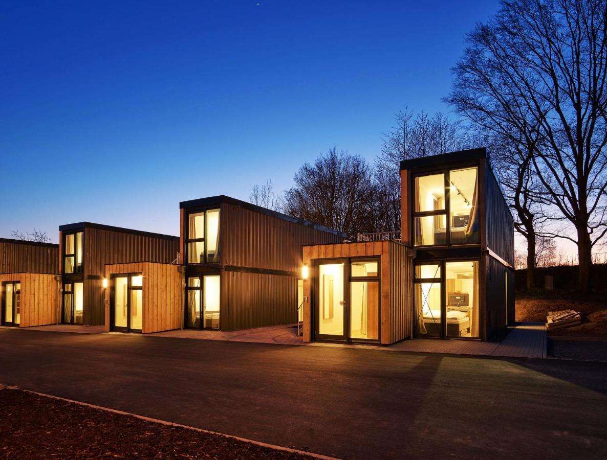 Modern Ausgebauter Ueberseecontainer Als Tiny House ヴェルトハイム エクステリア 写真
