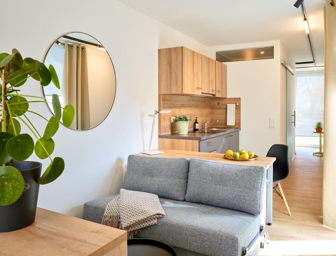 Modern Ausgebauter Ueberseecontainer Als Tiny House ヴェルトハイム エクステリア 写真