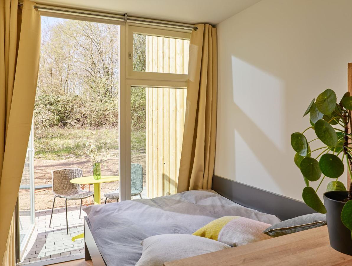 Modern Ausgebauter Ueberseecontainer Als Tiny House ヴェルトハイム エクステリア 写真
